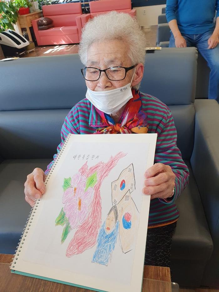 3695294320_DMlL4G3u_00df95f07e5dac4064df81bbfba46700edcc54ee.jpg 이미지크게보기