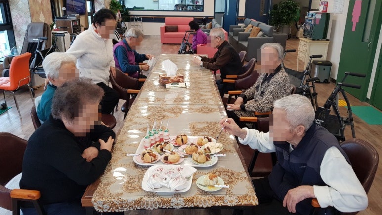 3695294320_ad7ZXmcr_1e3675d1fc24e75ca3f37e9567c2dcb043fbbd56.jpg 이미지크게보기