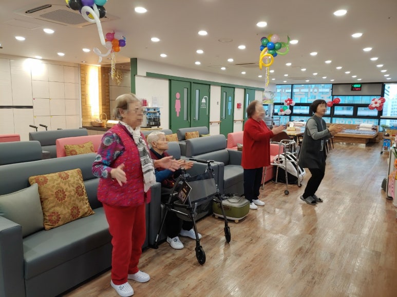 3695294320_iEyVhHvP_f80d53574a091ce7dbf38e277af97891920f2114.jpg 이미지크게보기